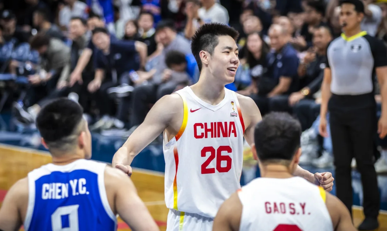 欧洲杯直播-朱俊龙伤情更新！没有大碍，2战轰25分13板4助，已成男篮最强锋线