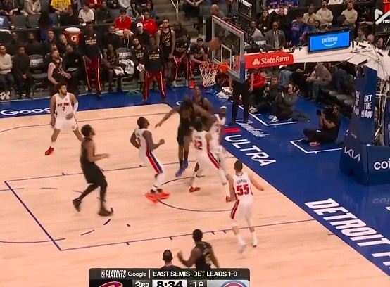 直播吧-菜鸡互啄！哈登空篮失手&amp;邓罗快攻失误 韦德空切上篮也把握不住